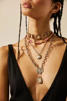 "Fall 2023 Jewelry and Accessory Trends: Self-Expression and Individuality"